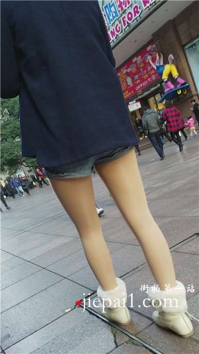 4k-大冬天的逛街偶遇极品美腿漂亮美女