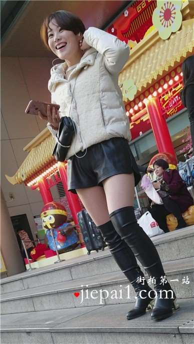 4k-街拍等人的短发漂亮美腿MM