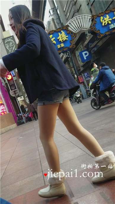 4k-大冬天的逛街偶遇极品美腿漂亮美女