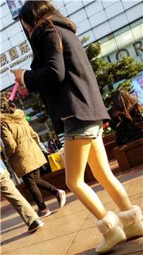 4k-大冬天的逛街偶遇极品美腿漂亮美女