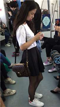 地铁拍摄短裙OL黑丝甜美小清新MM