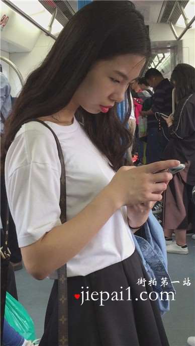 地铁拍摄短裙OL黑丝甜美小清新MM