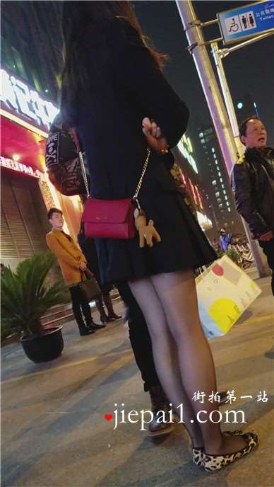 4k-夜晚步行街偶遇黑丝美腿美眉