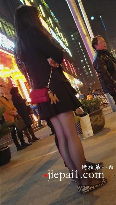 4k-夜晚步行街偶遇黑丝美腿美眉