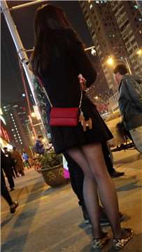 4k-夜晚步行街偶遇黑丝美腿美眉