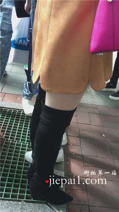 美腿美裙肉丝美眉。