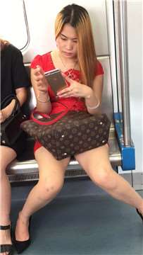 长腿高跟红色连衣裙美女