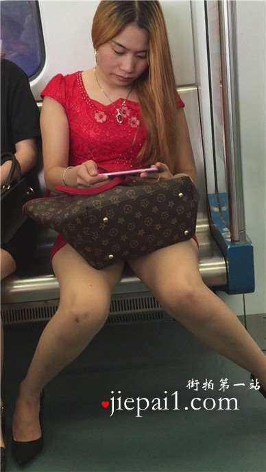长腿高跟红色连衣裙美女