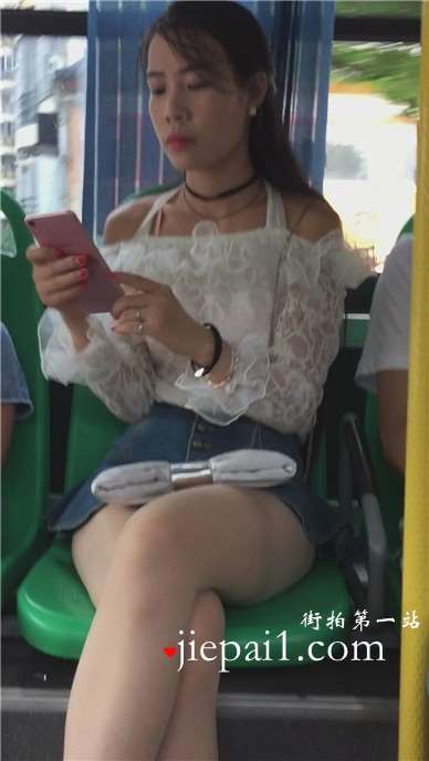 超薄透视装美腿牛仔小短裙红唇美女