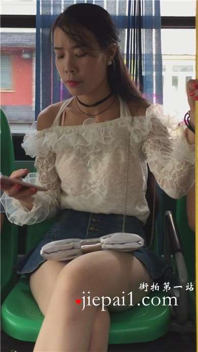 超薄透视装美腿牛仔小短裙红唇美女