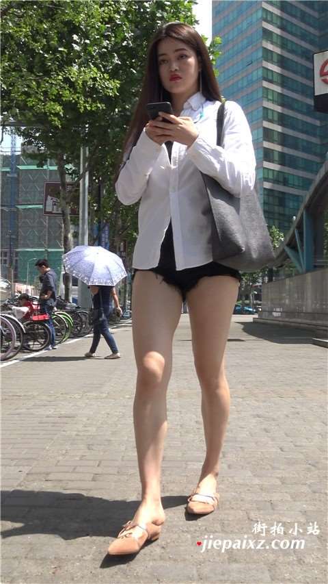 4K 白衬衫月牙臀街拍美腿丝袜美女 2  [1.22 GB]