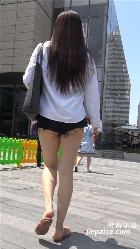 4K 超短热裤街拍丝袜美腿性感美女姐姐 [1.30 GB]