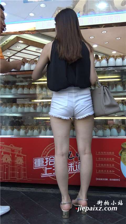 4K 黑色衣服街拍热裤极品美腿美女  [507 MB]