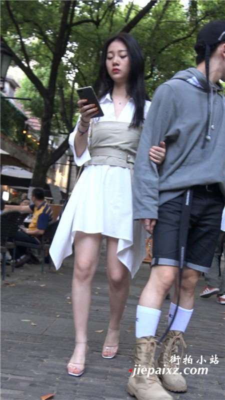 白色连衣裙性感凉高跟街拍美女 [1.18 GB]