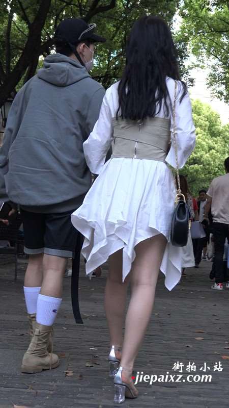 白色连衣裙性感凉高跟街拍美女 [1.18 GB]