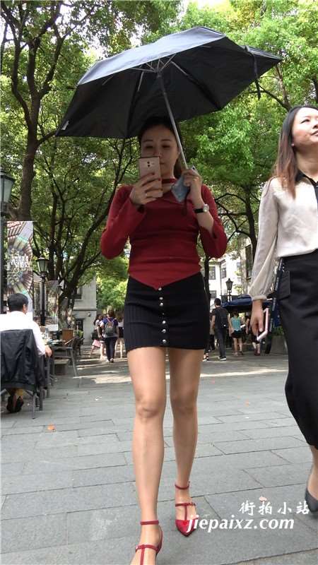 性感红高跟街拍丝袜包臀裙大美女 [1.56 GB]
