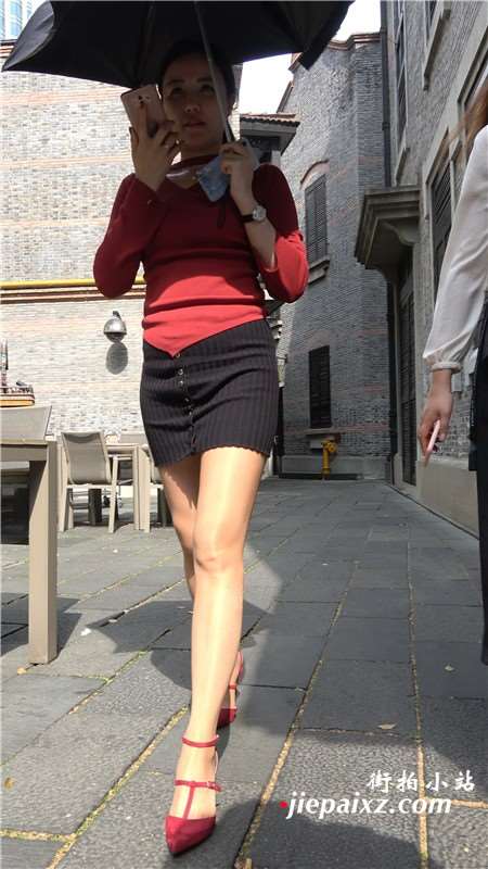 性感红高跟街拍丝袜包臀裙大美女 [1.56 GB]