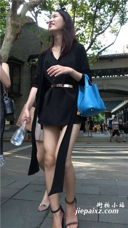 黑裙性感凉高跟美女笑得很开心 [1.10 GB]