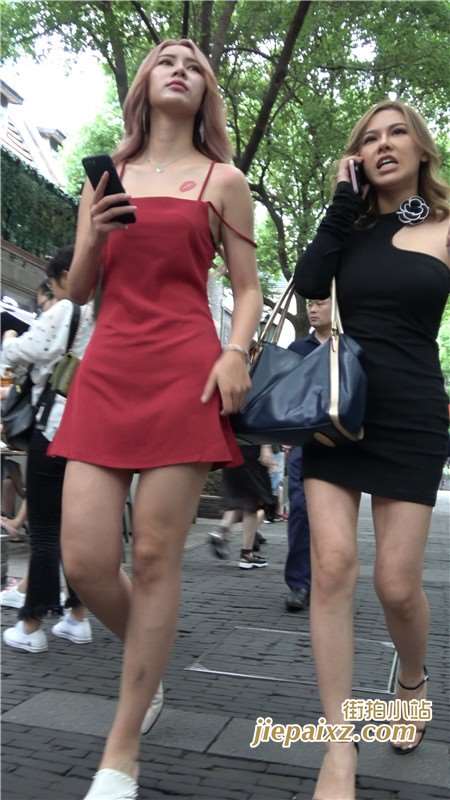 4K红色吊带裙超性感街拍美女下午茶 [1.13 GB]