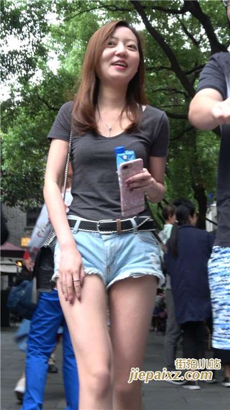 4K貌美如花的街拍热裤气质美女小姐姐 [921 MB]