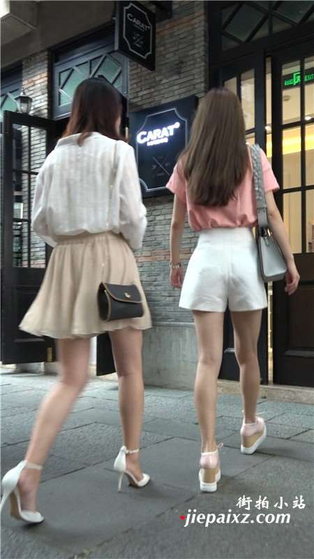 令人怦然心动的两位时尚街拍美女姐妹 [1.22 GB]