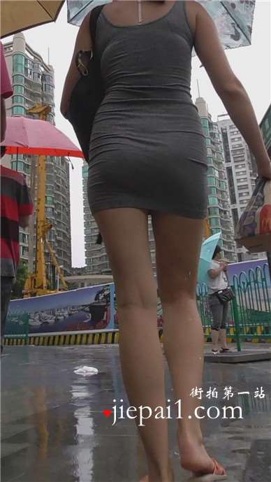极品灰色超短裙性感外国妞 [861 MB]