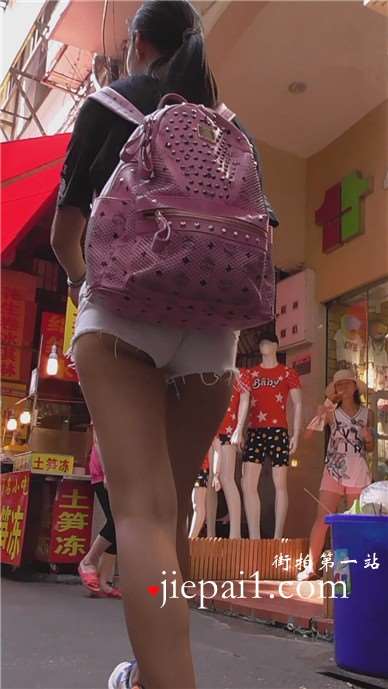 清纯少女的白色超短热裤 [1.29 GB]