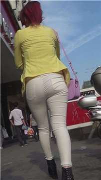 街拍肉肉的圆臀紧身裤美女 [979 MB]