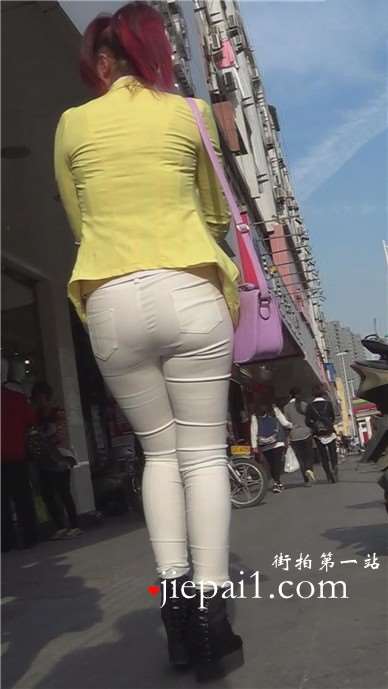 街拍肉肉的圆臀紧身裤美女 [979 MB]