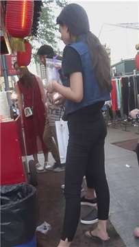 街拍身材娇小的黑色紧身裤妹纸 [3.51 GB]