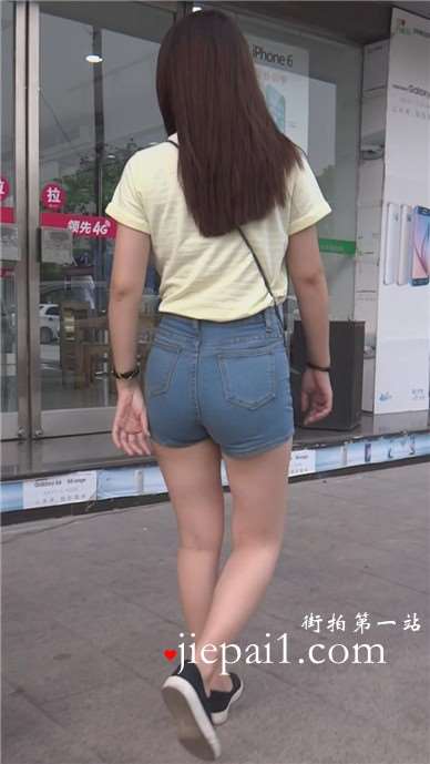 街拍青春活力牛仔热裤极品美臀学生妹 [1.31 GB]