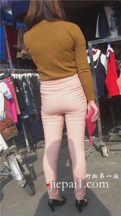 街拍极品粉色紧身裤丰满肉臀高跟美少F [1.49 GB]