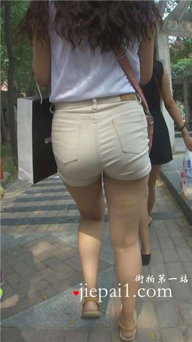 街拍热裤大肉臀美腿美女 [459 MB]