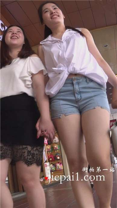 街拍高腰牛仔热裤苹果臀美眉 [661 MB]