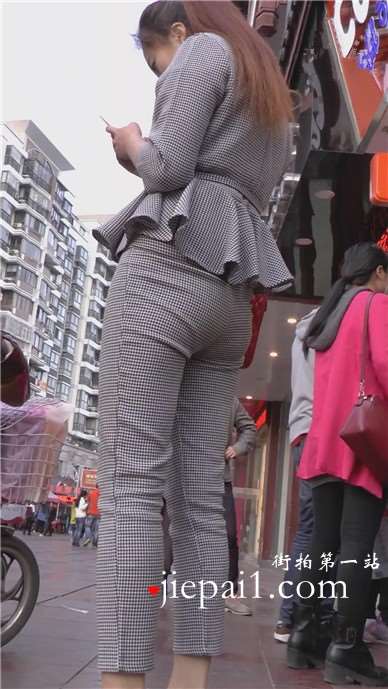街拍性感美臀高跟鞋马尾辫少F [1.93 GB]