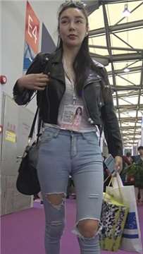 超级紧身蓝牛美腿圆臀皮衣美女姐姐 [3.40 GB]