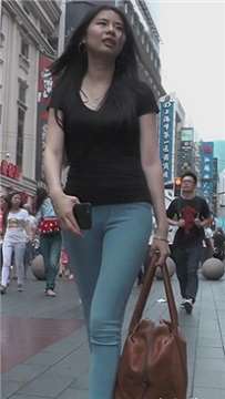 街拍紧身蓝牛丰满圆臀漂亮MM [815 MB]