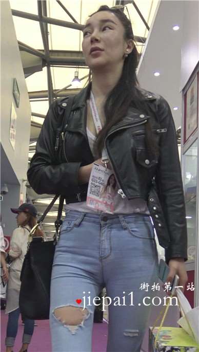 超级紧身蓝牛美腿圆臀皮衣美女姐姐 [3.40 GB]