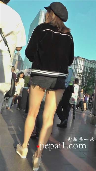 街拍牛仔短裤的小清新可爱萌妹子 [1.06 GB]