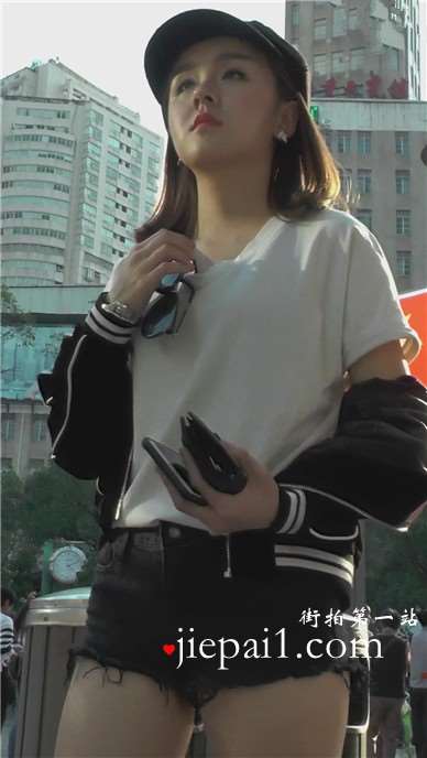 街拍牛仔短裤的小清新可爱萌妹子 [1.06 GB]