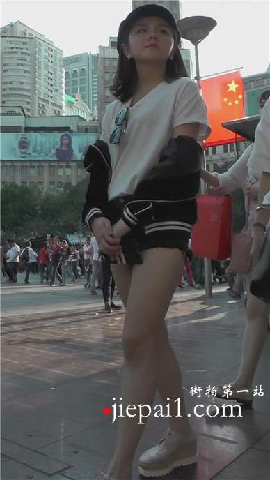 街拍牛仔短裤的小清新可爱萌妹子 [1.06 GB]