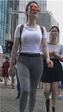 4k-街拍丰满紧身瑜伽裤女孩 [2.37 GB]