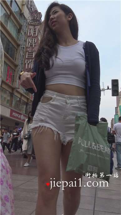 4k-街拍高腰白短热裤美腿女神姐姐 [2.50 GB]