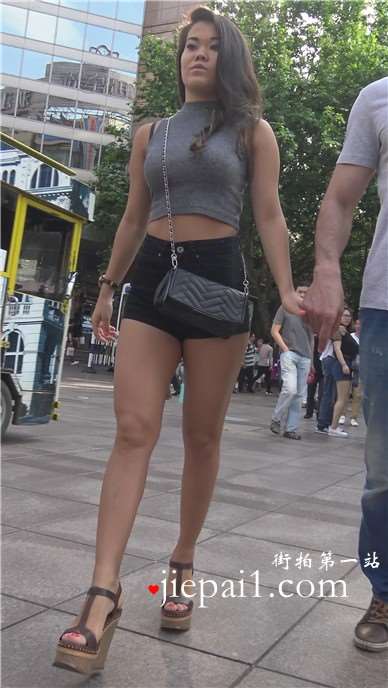 4k-街拍美腿高腰热裤水蜜桃臀的洋妞 [1.74 GB]