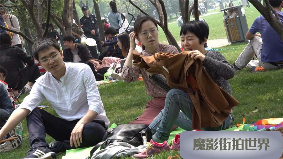 4k-眼镜包臀裙少妇的极品诱惑丝袜美足