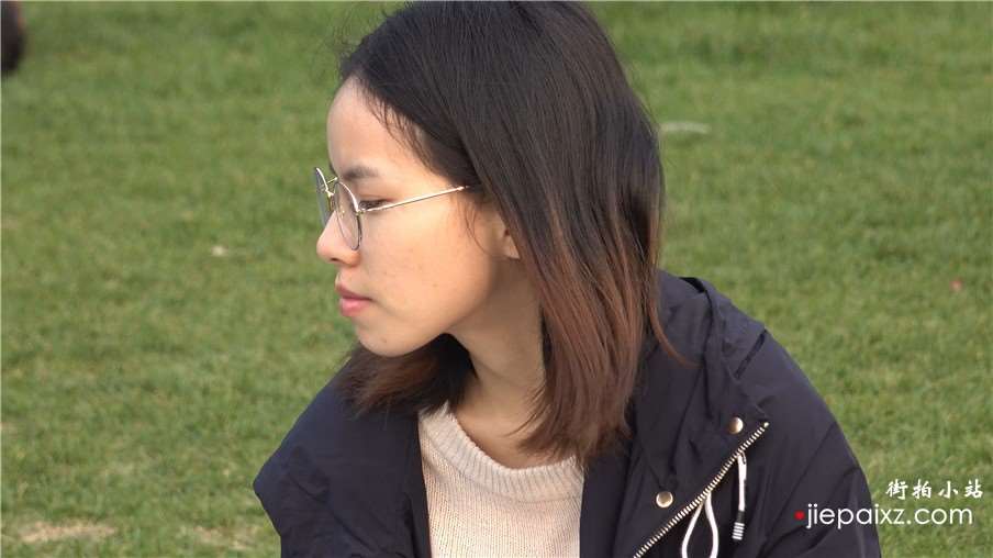4k-超具气质美少妇街拍美足