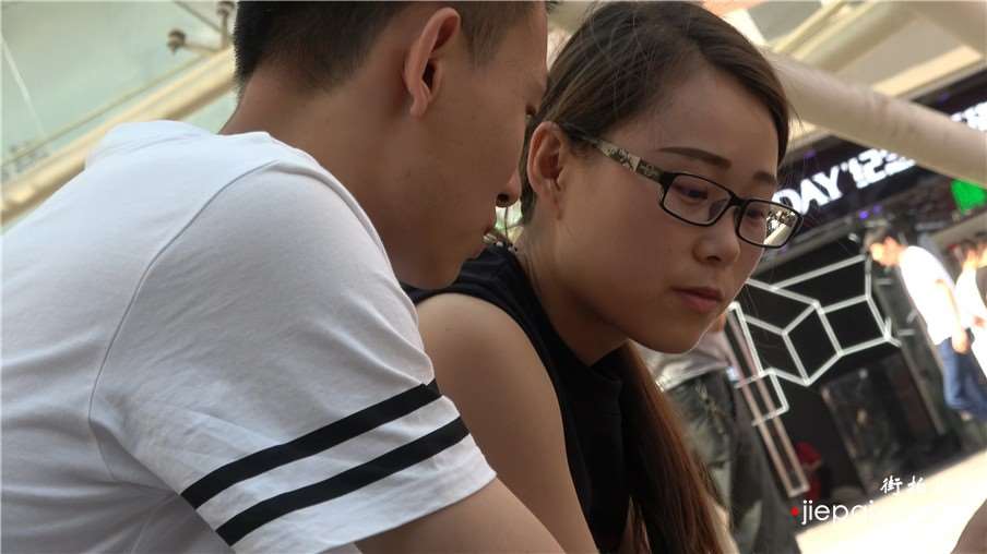 4k-丝袜美足凉鞋眼镜妹