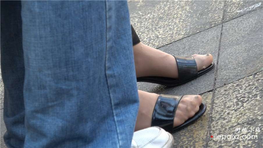 4k-丝袜美足凉鞋眼镜妹