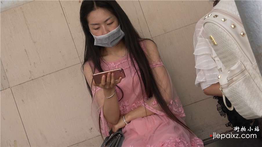 4k-粉裙高跟丝袜街拍美女