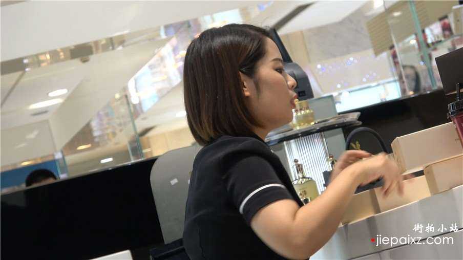 4k-制服装化妆品销售的美足历经沧桑、满是老茧